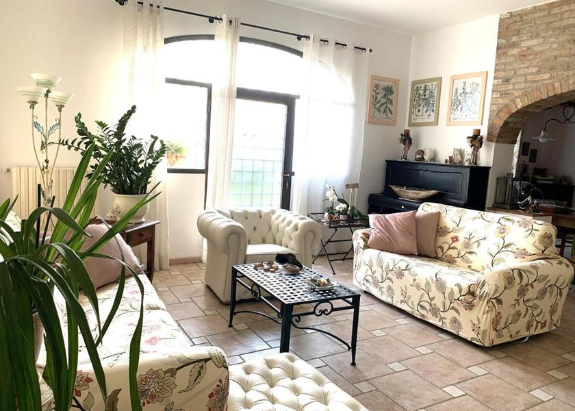 shared lounge/tv area