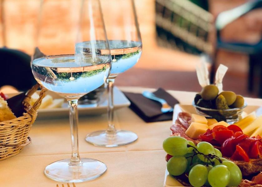 Tuscany Montescudaio food and beverages