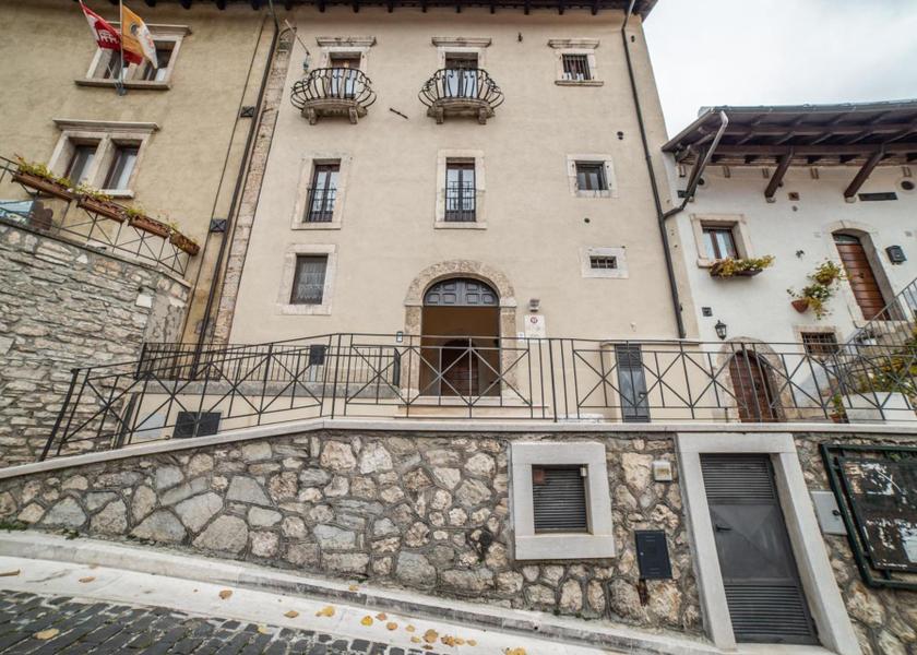 Abruzzo Opi entrance