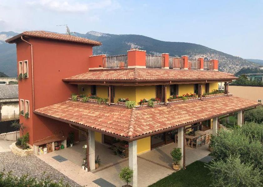Veneto Rivoli Veronese exterior view