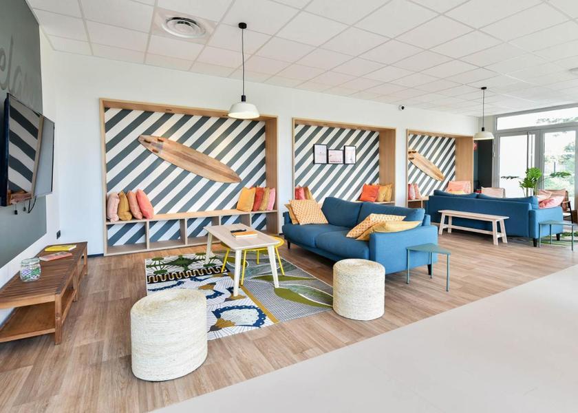 shared lounge/tv area