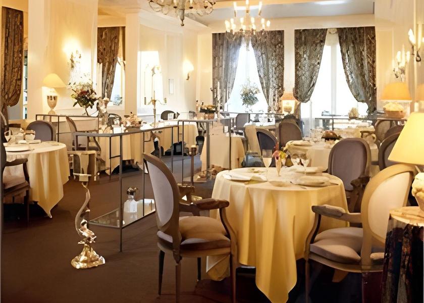 Auvergne-Rhone-Alpes Moulins restaurant