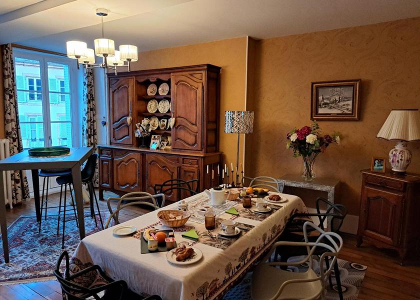 Auvergne-Rhone-Alpes Moulins food and beverages