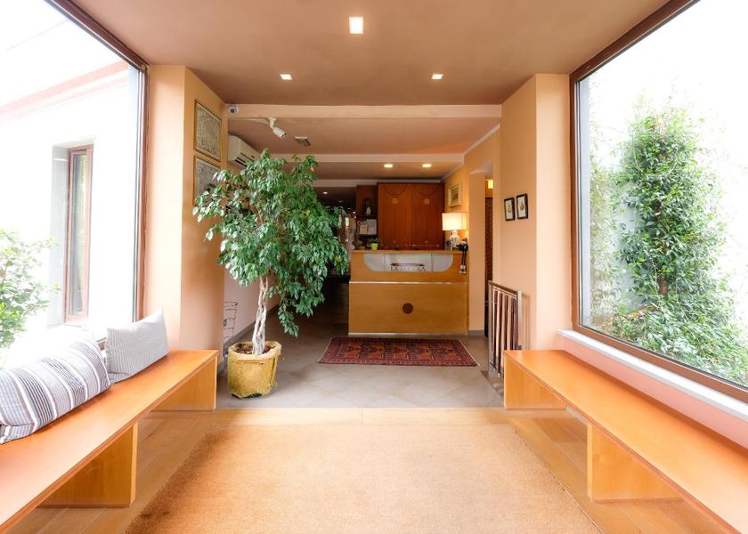 Liguria Santo Stefano di Magra lobby