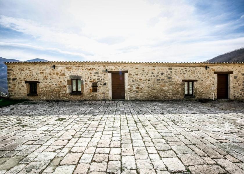 Umbria Sellano balcony/terrace
