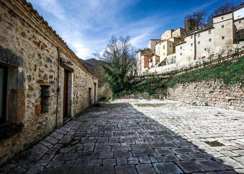 Umbria Sellano Hotel Exterior