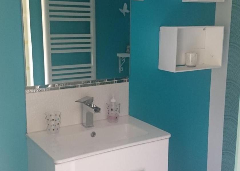 Nouvelle-Aquitaine Cambes bathroom
