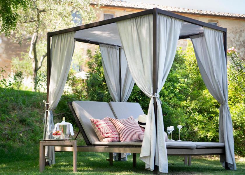 Tuscany Trequanda garden