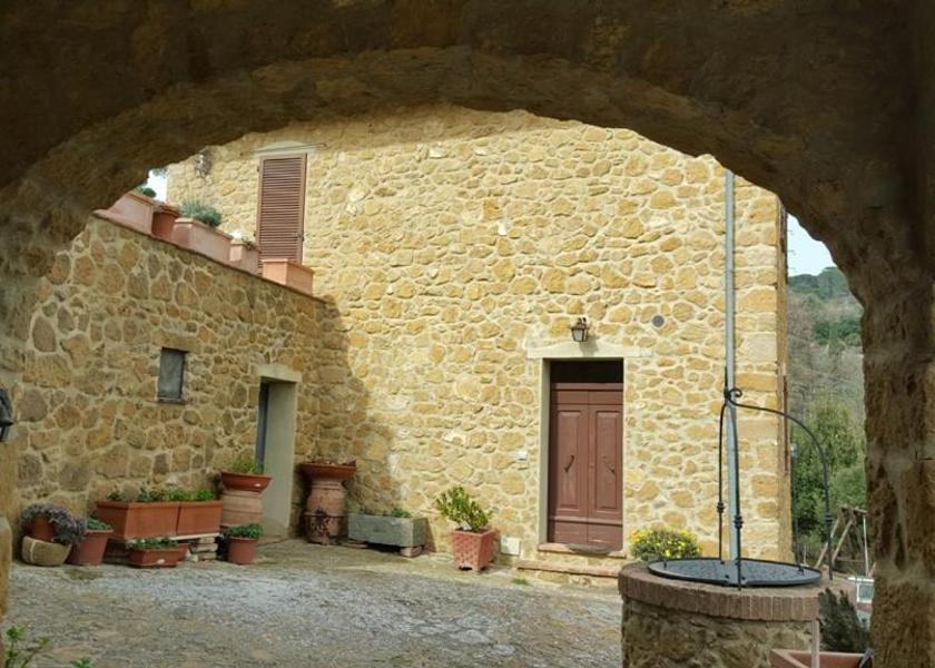 Tuscany Trequanda entrance