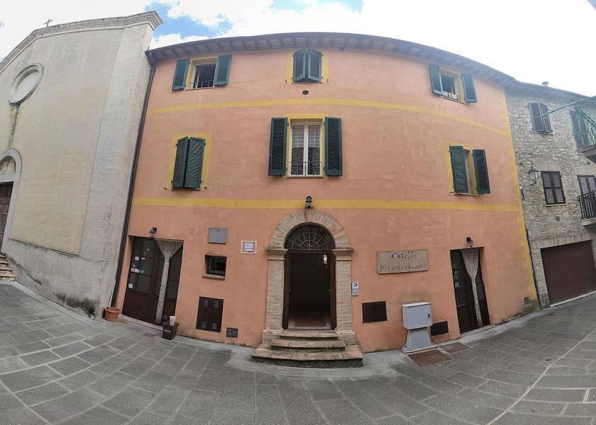 Umbria Valfabbrica Front of property