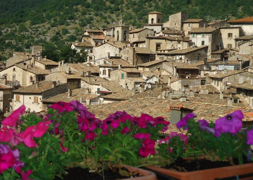 Abruzzo Scanno balcony/terrace