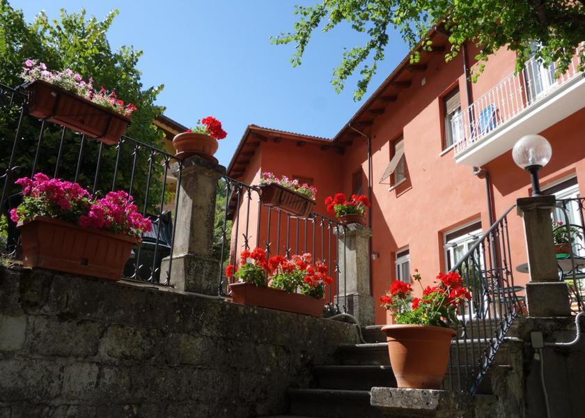 Abruzzo Scanno garden