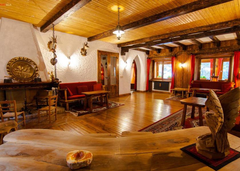 Abruzzo Scanno shared lounge/tv area