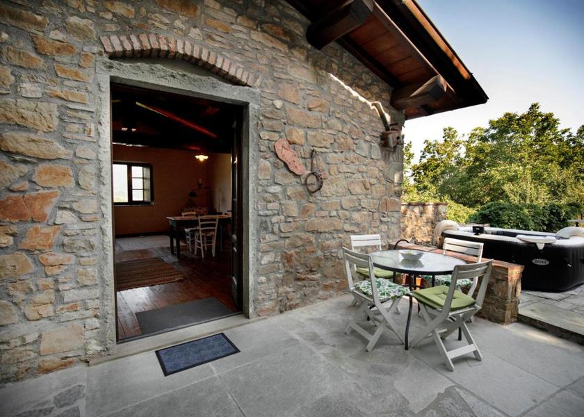 Tuscany Camporgiano exterior view