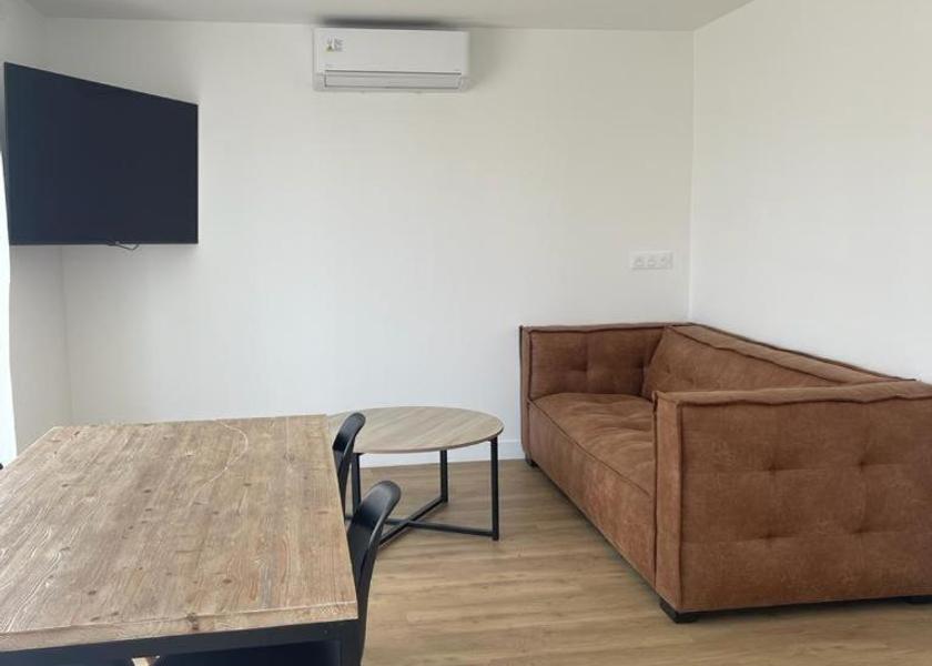 Île-de-France Pontault-Combault shared lounge/tv area
