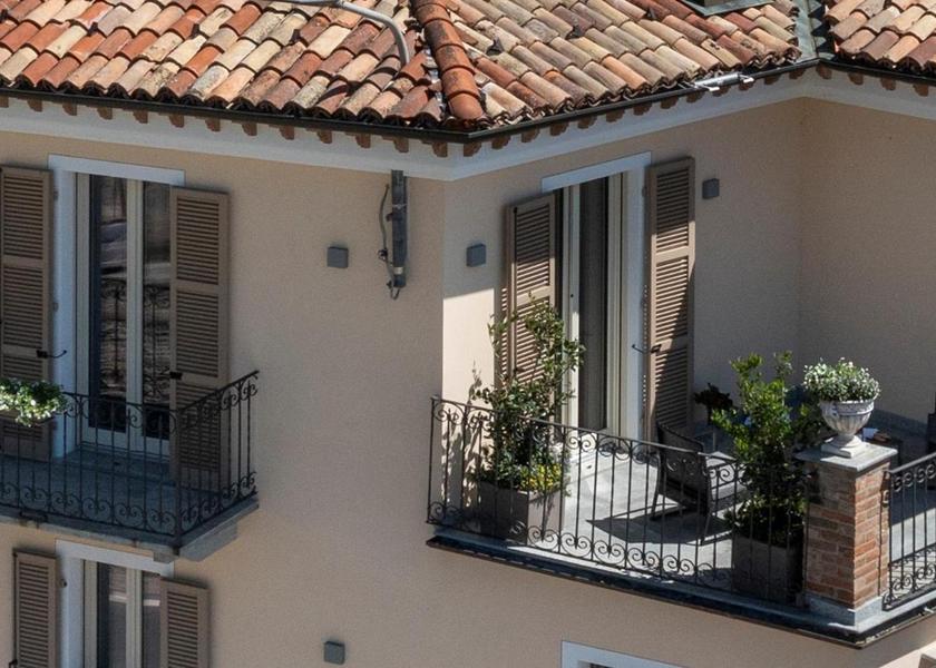 Piedmont Barolo balcony/terrace