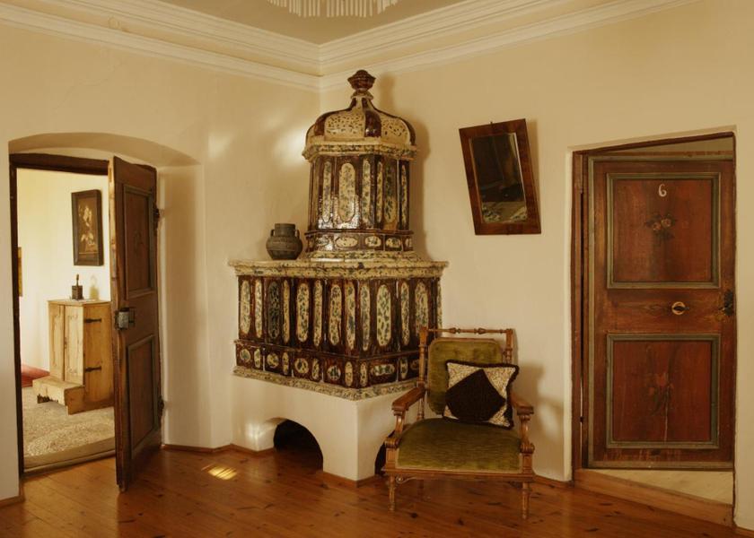 shared lounge/tv area