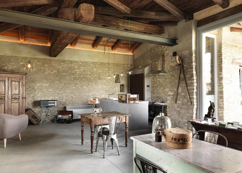 shared lounge/tv area