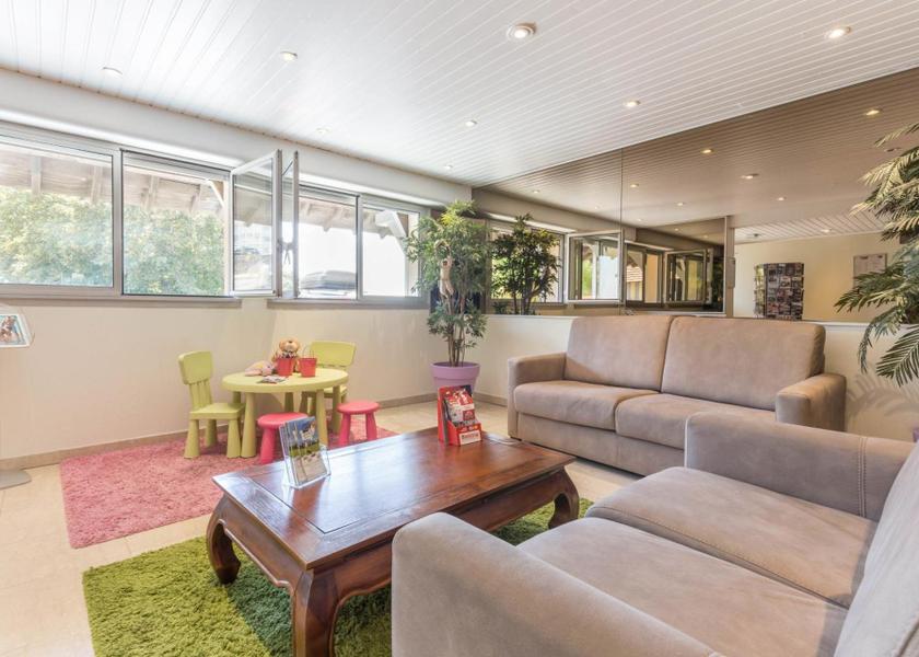 Normandy Trouville-sur-Mer Shared lounge/TV area