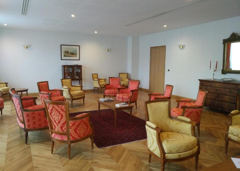 shared lounge/tv area