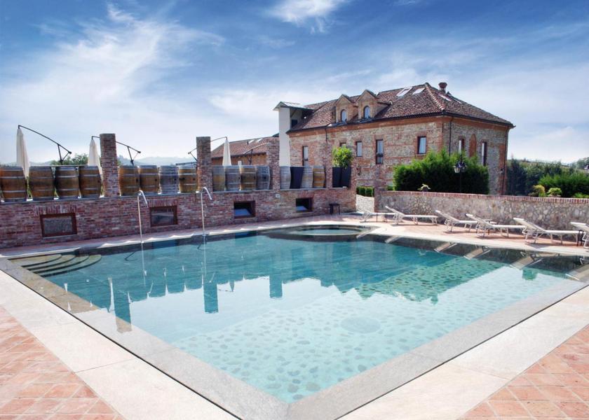 Piedmont Guarene swimming pool