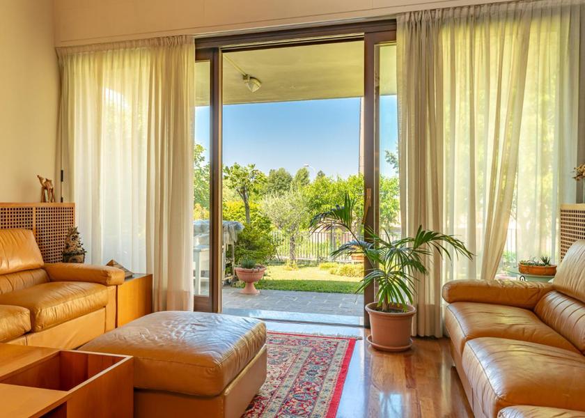 Lombardy Tavernerio shared lounge/tv area