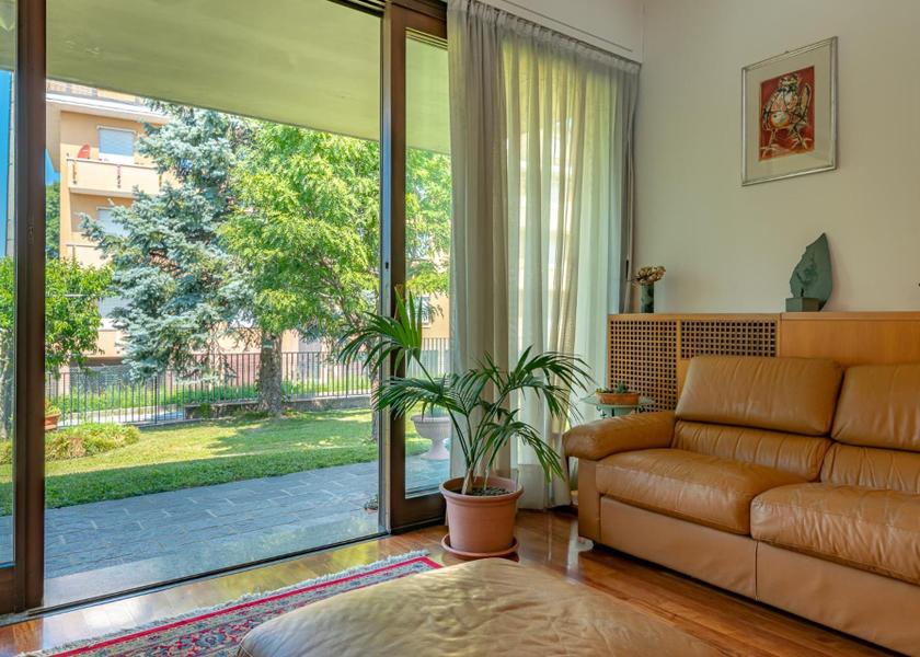 Lombardy Tavernerio shared lounge/tv area