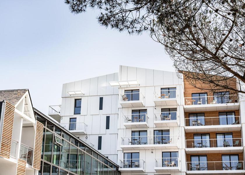 Brittany Carnac exterior view