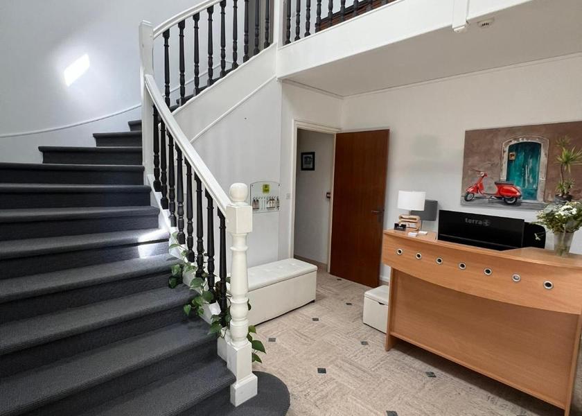 Brittany Carnac lobby