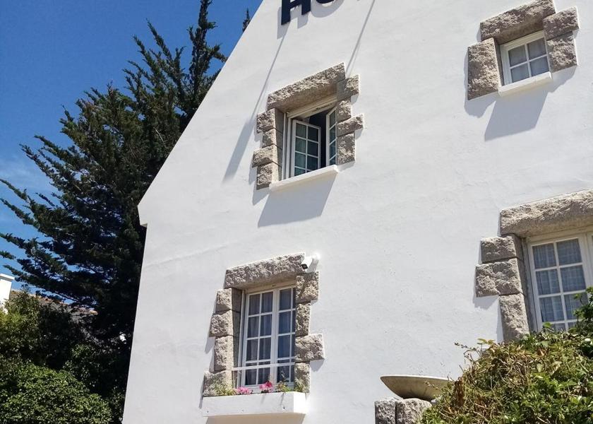 Brittany Carnac entrance