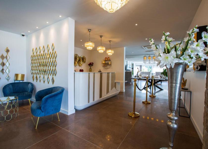 Brittany Carnac lobby