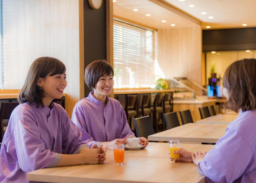 shared lounge/tv area