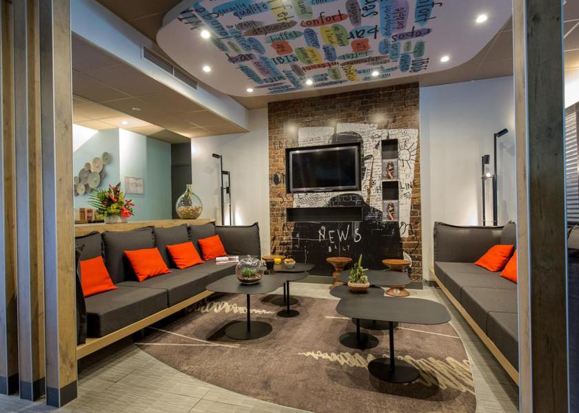 shared lounge/tv area