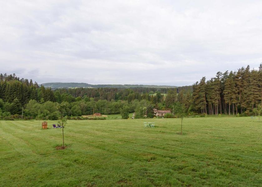 Auvergne-Rhone-Alpes Issoire garden