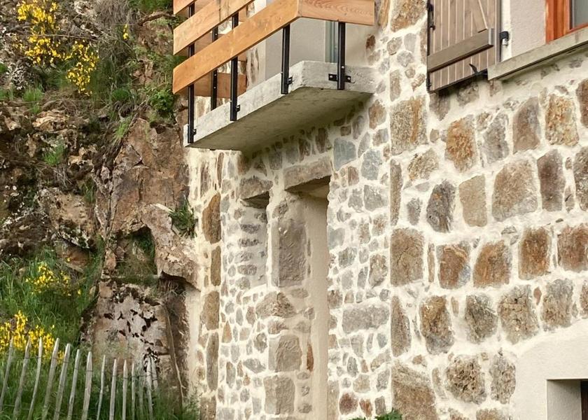 Auvergne-Rhone-Alpes Issoire balcony/terrace