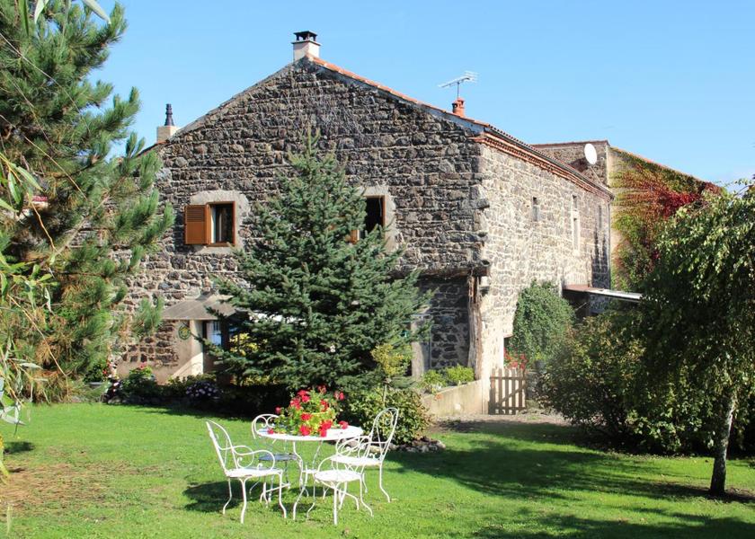 Auvergne-Rhone-Alpes Issoire entrance