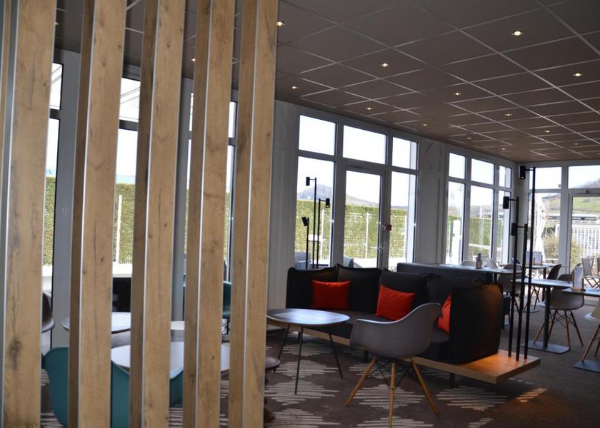 Auvergne-Rhone-Alpes Issoire shared lounge/tv area
