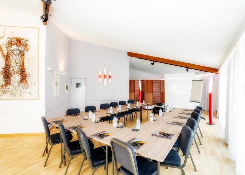Centre-Loire Valley Saint-Amand-Montrond business center