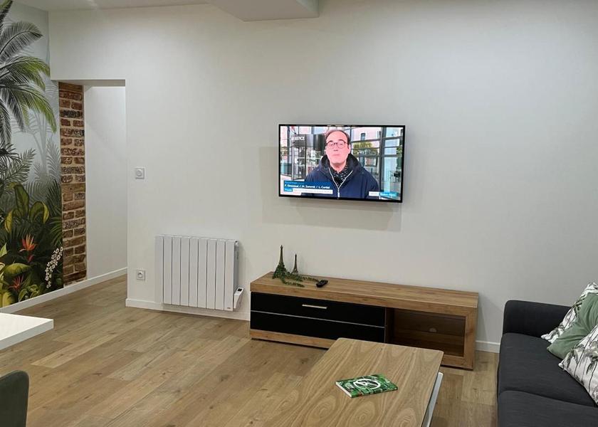 shared lounge/tv area