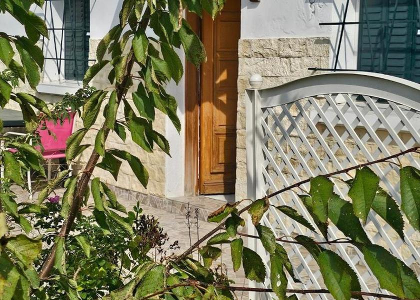 Auvergne-Rhone-Alpes Bourg-en-Bresse balcony/terrace