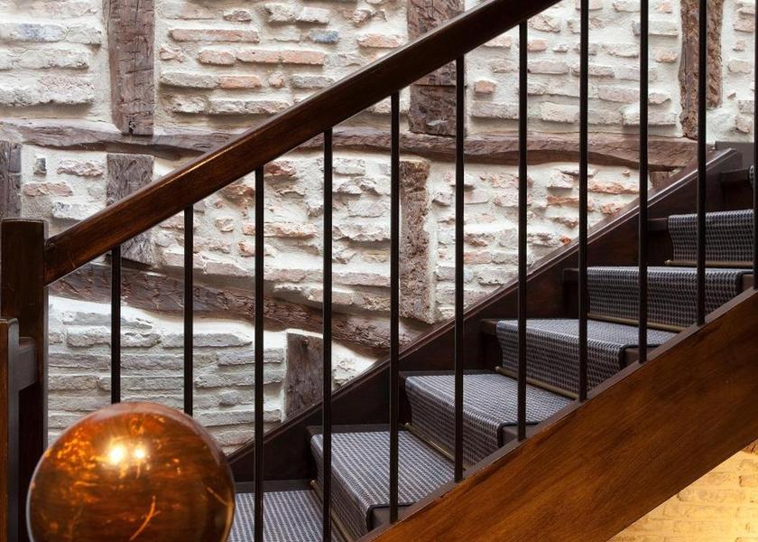 Auvergne-Rhone-Alpes Bourg-en-Bresse facilities