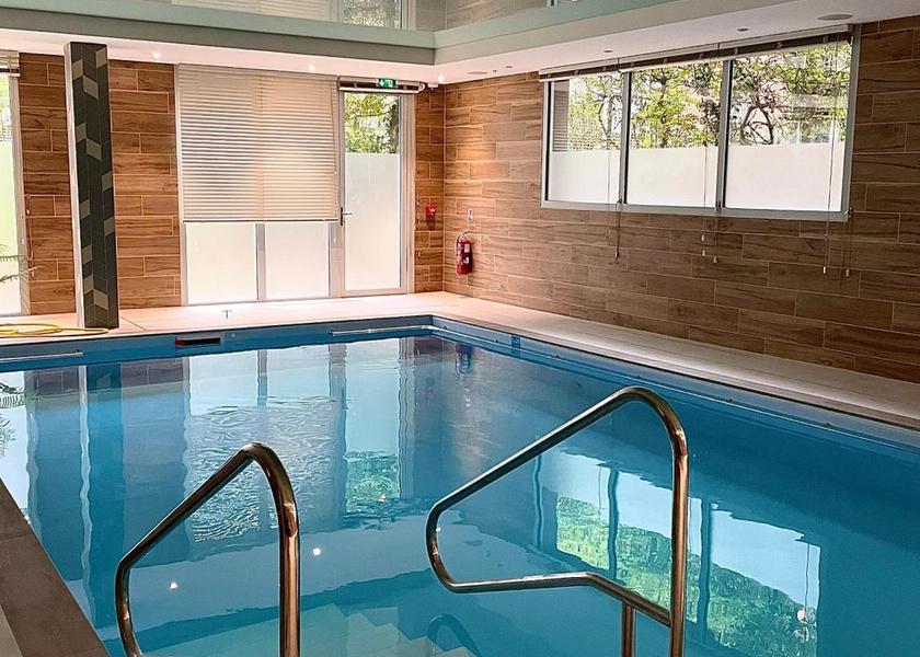 Auvergne-Rhone-Alpes Bourg-en-Bresse swimming pool