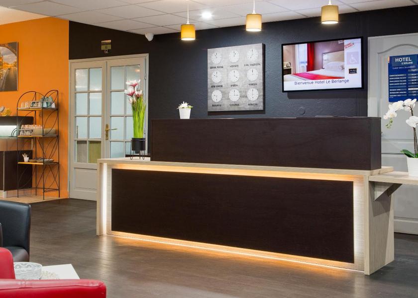 Grand Est Woippy lobby