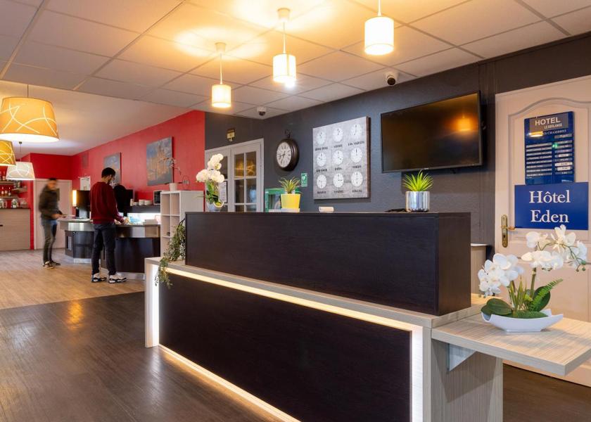 Grand Est Woippy lobby