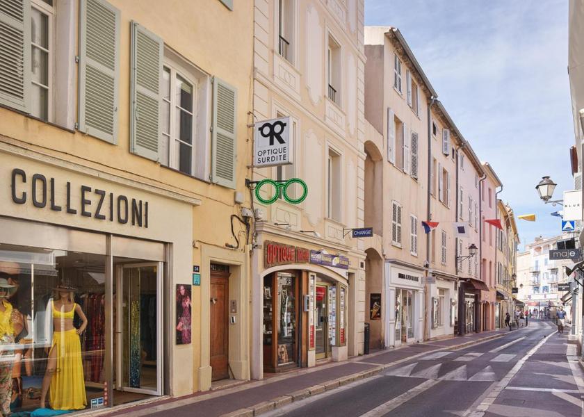 Var Saint-Tropez surrounding environment