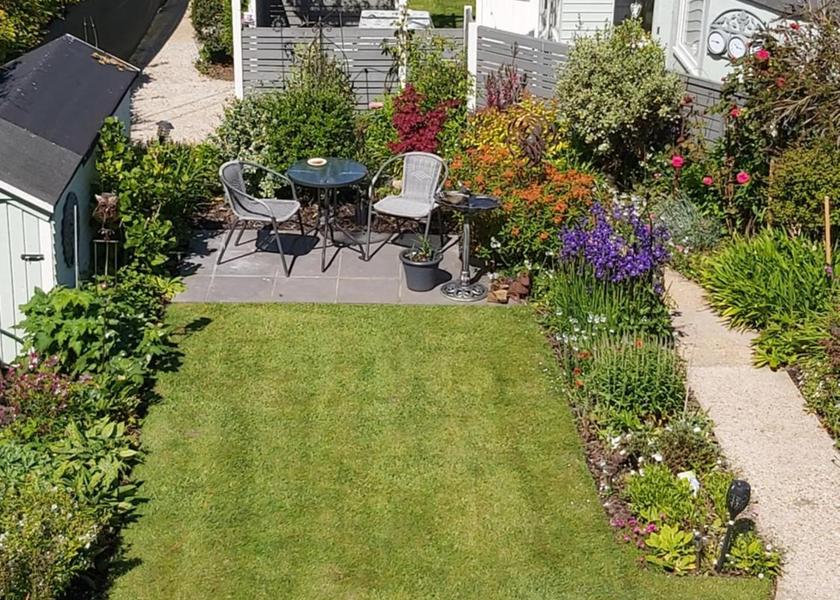 England Winchelsea garden