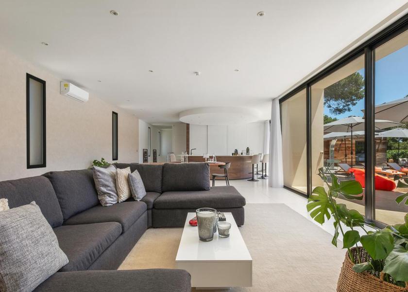 shared lounge/tv area