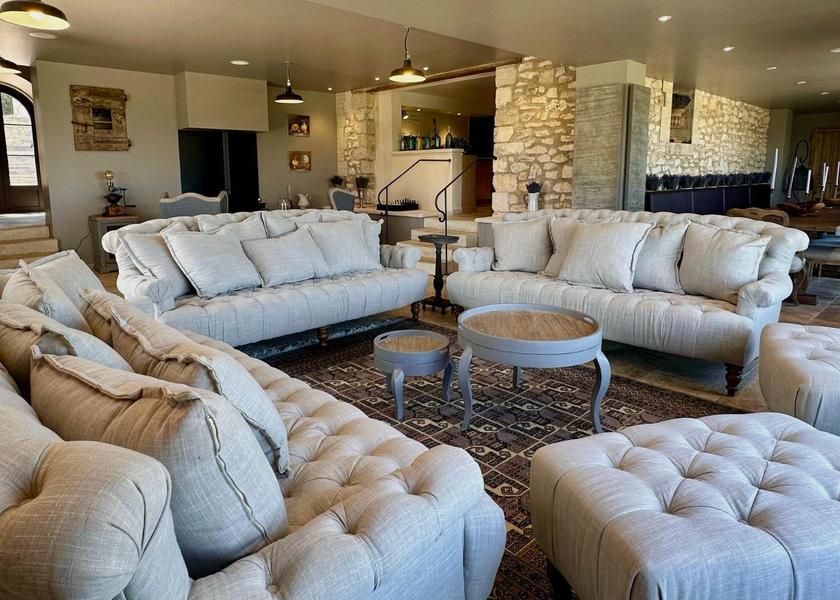 Provence - Alpes - Cote d'Azur Apt shared lounge/tv area