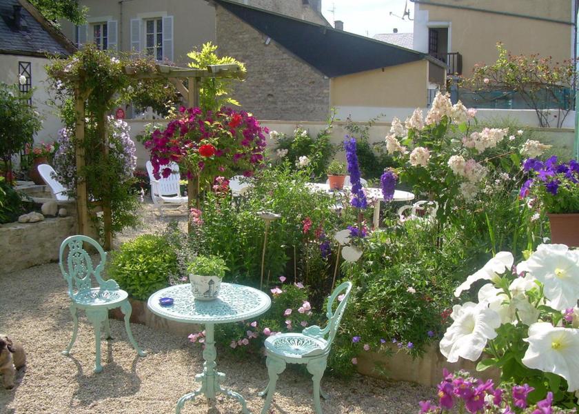 Normandy Arromanches-les-Bains garden