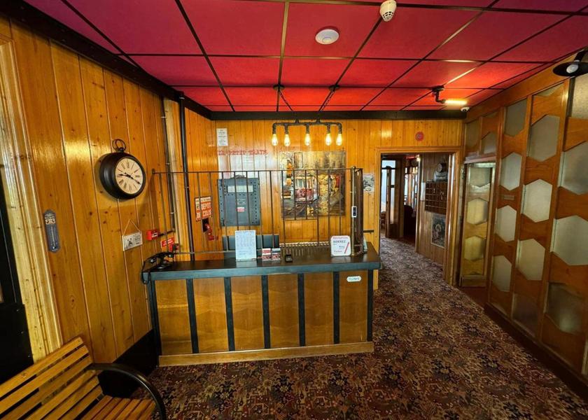 Occitanie Bagneres-de-Luchon lobby